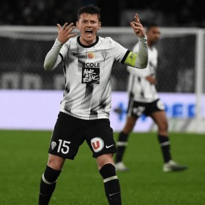 乐鱼体育全站-两名法国球员当选市政议员，包括38岁昂热中场卡佩勒